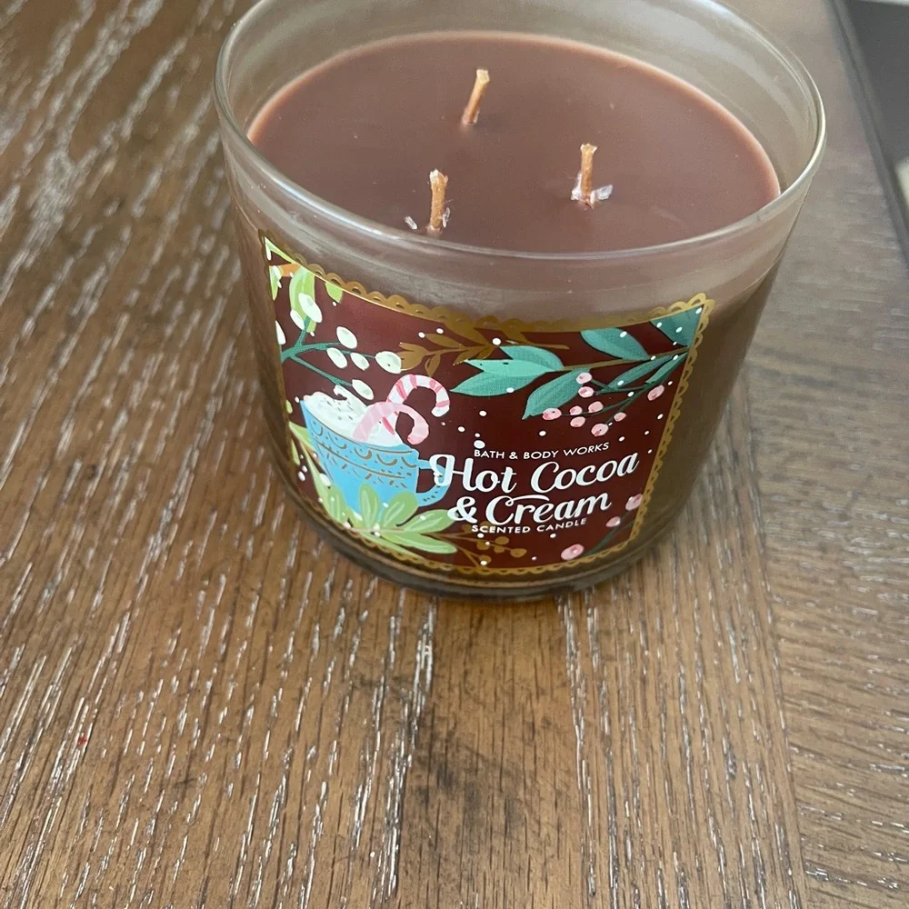 Bath and Body Works Hot Cocoa & Cream 3-Wick Candle - Picture 4 of 4